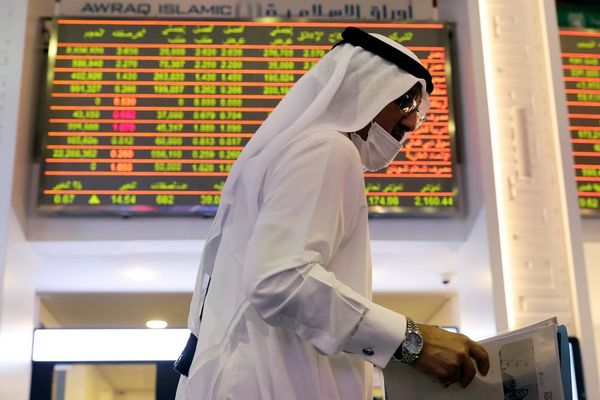 US tightens financial squeeze on Iran, warns banks over oil money flows