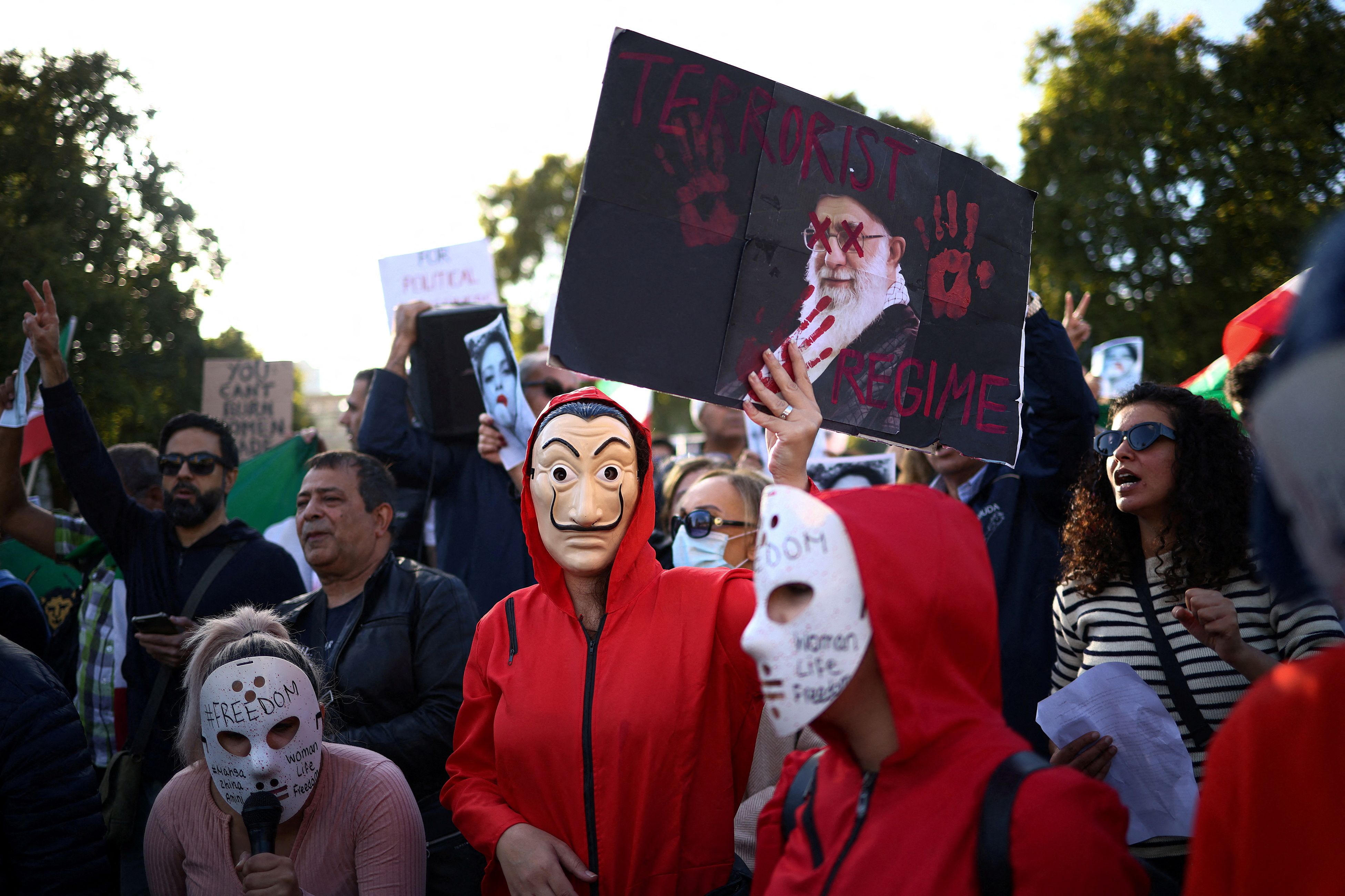 Iranian Dissident Calls On The West Not To Appease The Regime 