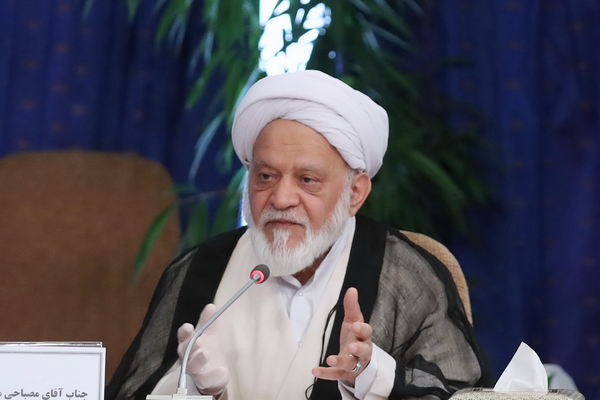 عضو مجمع تشخیص مصلحت: آمریکا با اعزام نیرو برای تصرف جزایر دست به خودکشی دستهجمعی میزند