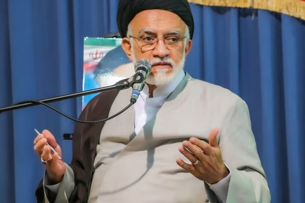 رجل دين إيراني: قتل ترامب ونتنياهو له أجر عظيم