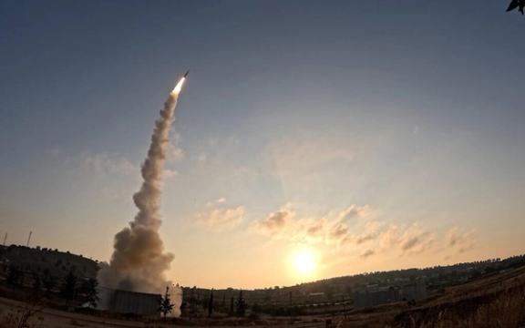 صحيفة إسرائيلية: إيران أصبحت ضعيفة.. لكنها لا تزال تشكل خطرًا مستمرًا