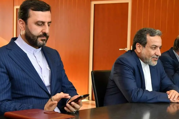 محدودیتهای دولت ترامپ؛ دیپلماتهای ایران در آمریکا برای خرید خودنویس هم باید مجوز بگیرند