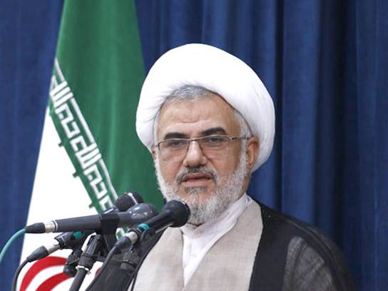 امام جمعه بندرعباس: شاغل بودن زنان منطقی نیست