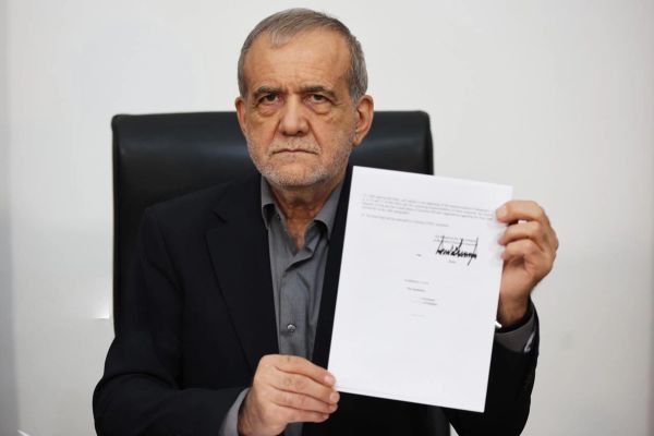 الرئيس الإيراني: أميركا طلبت منا فقط أن نكتب ونوقع بأننا لا نريد قنبلة ذرية.. ونحن وقعنا