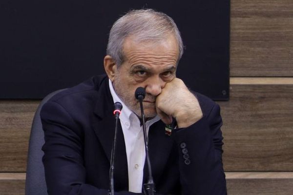 الرئيس الإيراني: وفاة خامنئي فتحت فصلاً جديدًا من الوحدة الوطنية
