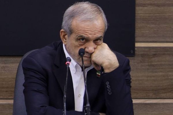 الرئيس الإيراني: لا يمكن ببساطة تجاهل معدلات تضخم تبلغ 40 و60 بالمئة