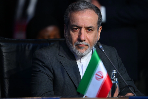 وزير الخارجية الإيراني يطالب أوروبا بإحباط التحركات المناهضة للدبلوماسية