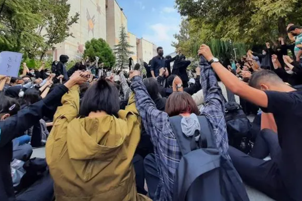 85 منظمة حقوقية تطالب بإحالة ملف انتهاكات حقوق الإنسان في إيران إلى "الجنائية الدولية"