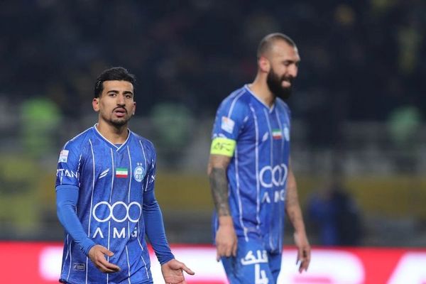 بازی بدون تماشاگر هم برگزار نمیشود؛ فولاد هرمزگان-استقلال یک روز بهتعویق افتاد