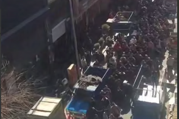 معهد أوراسيا: الأزمات المتلاحقة تهدد استمرار النظام الإيراني