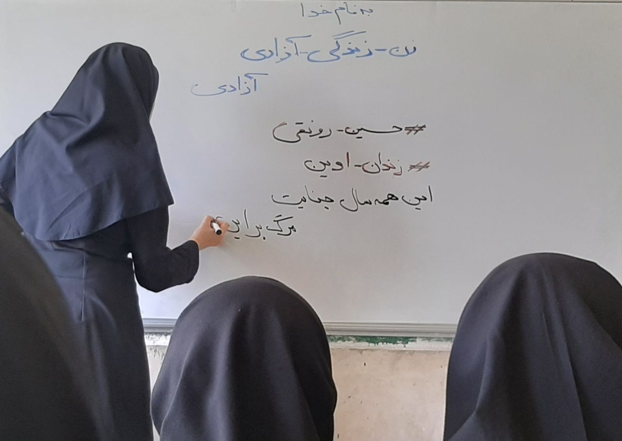 تحصن معلمان در روزهای یکشنبه و دوشنبه؛ بیانیه کانون نویسندگان درباره «فاجعه» قتل کودکان