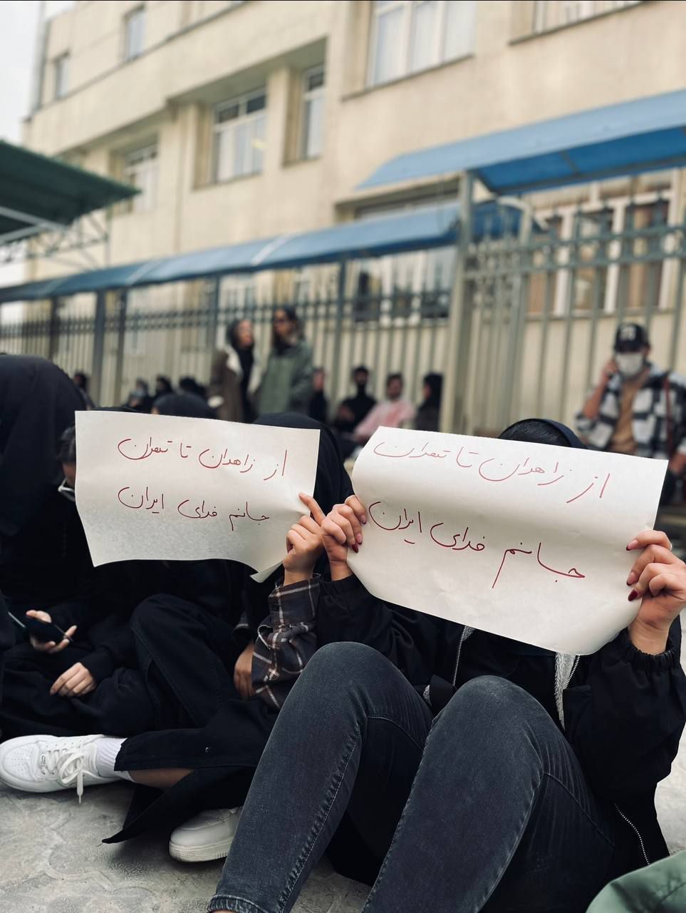 تداوم خیزش انقلابی در روز ۲۱ آبان؛ تجمع و تحصن اعتراضی در دانشگاه‌های ایران