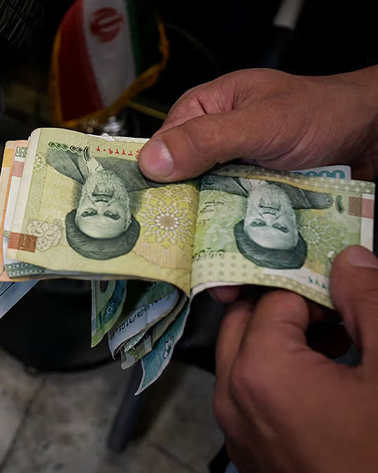 برلماني إيراني: الموافقة على حذف 4 أصفار من العُملة الوطنية