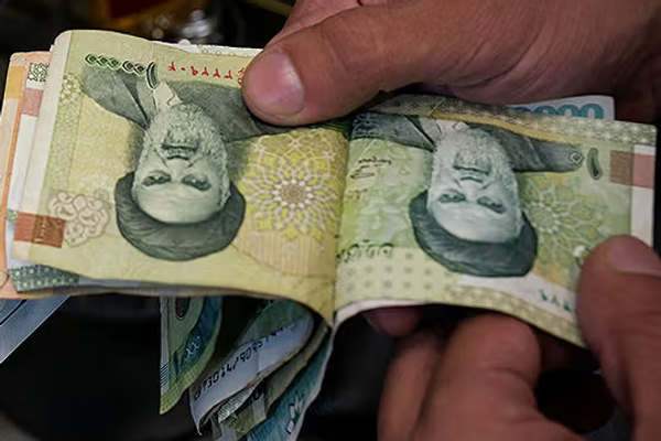 برلماني إيراني: الموافقة على حذف 4 أصفار من العُملة الوطنية