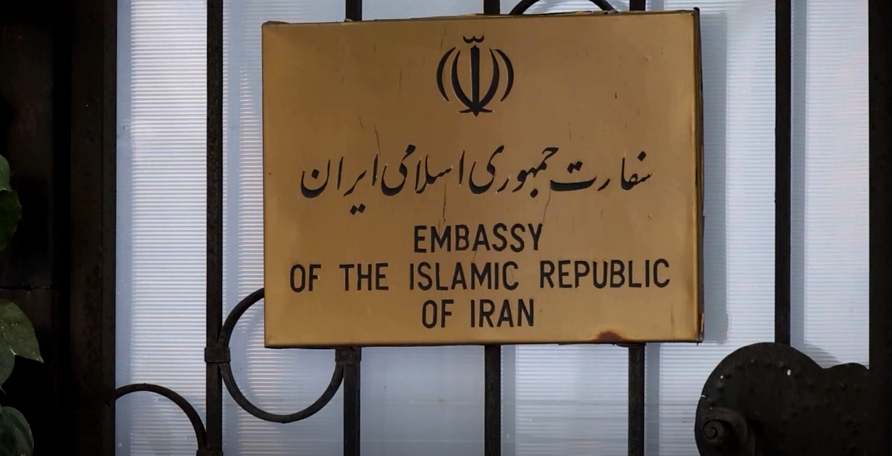 جمهوری اسلامی از سفارت‌خانه‌هایش در خارج برای جاسوسی و عملیات نفوذ استفاده می‌کند