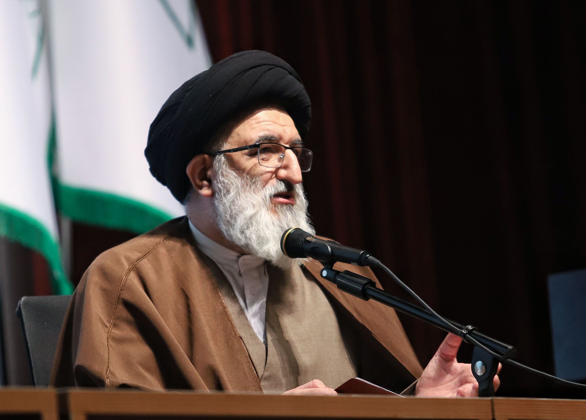 امام جمعه کرج: ترامپ از روی نفهمی می‌گوید در ایران رژیم تغییر کرده