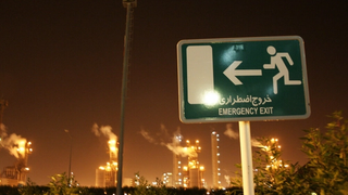 فشار مضاعف بر اقتصاد ایران؛ رکوردزنی خروج سرمایه همزمان با کاهش درآمدهای نفتی