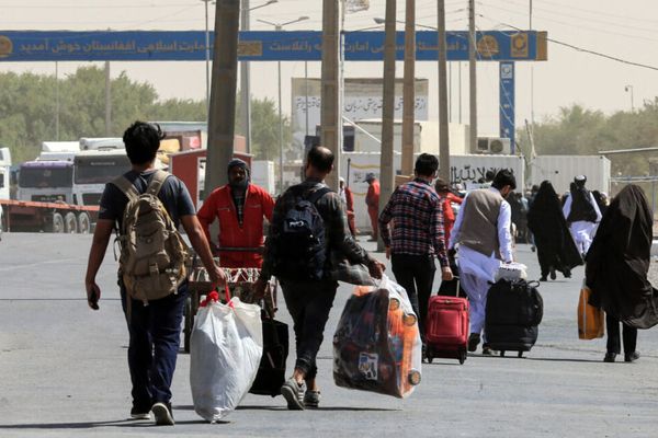 معاون وزیر کشور: ازدواج با اتباع غیرایرانی از حالت شرعی به قانونی تبدیل میشود