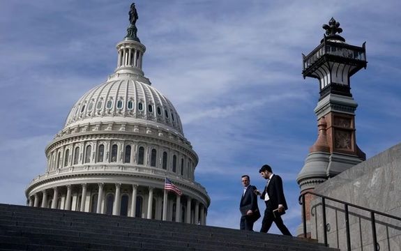 US Lawmakers Highlight Lack Of Iran Sanctions Enforcement