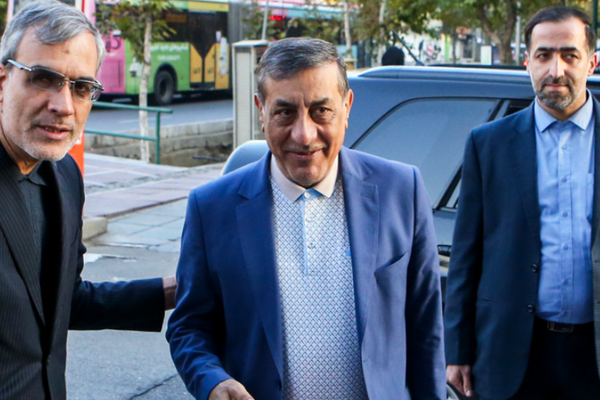 مساعد الرئيس الإيراني: همّ المواطنين الأول المعيشة وليس السياسة