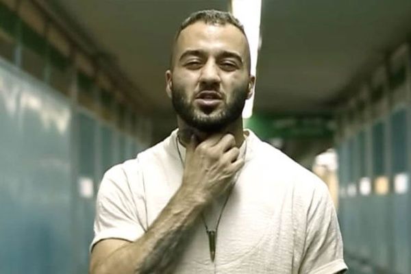 بعد أسابيع من الإفراج عنه.. إيران تحكم بالسجن من جديد على المغني توماج صالحي