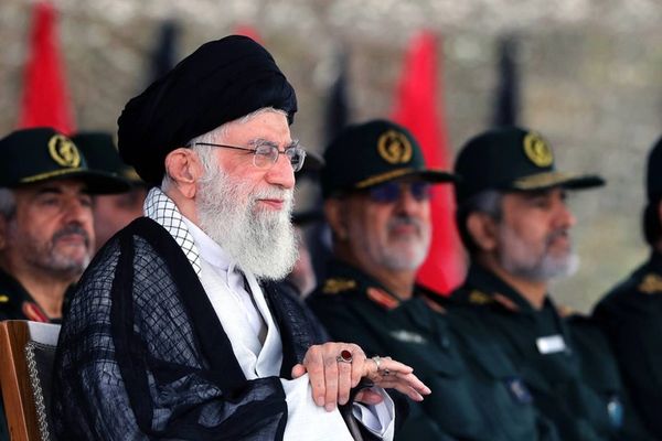 إعلام النظام "يبرر" والنشطاء ينتقدون.. جدل حول تصريح خامنئي بأن "كلام الله يخرج على لسانه"