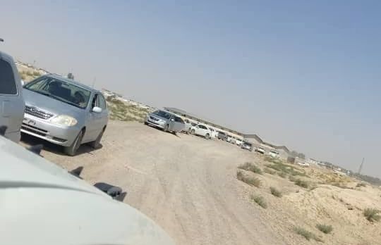 شماری از شهروندان برای برقراری تماس و دسترسی به اینترنت به مناطق مرزی افغانستان رفتند