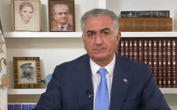 شاهزاده رضا پهلوی با اشاره به گرانیها و فساد: رقابت اصلاحطلب و اصولگرا برای چپاول است