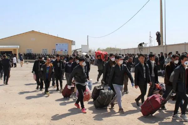 540 شخصية اجتماعية وثقافية تطالب النظام الإيراني بوقف اضطهاد المهاجرين الأفغان