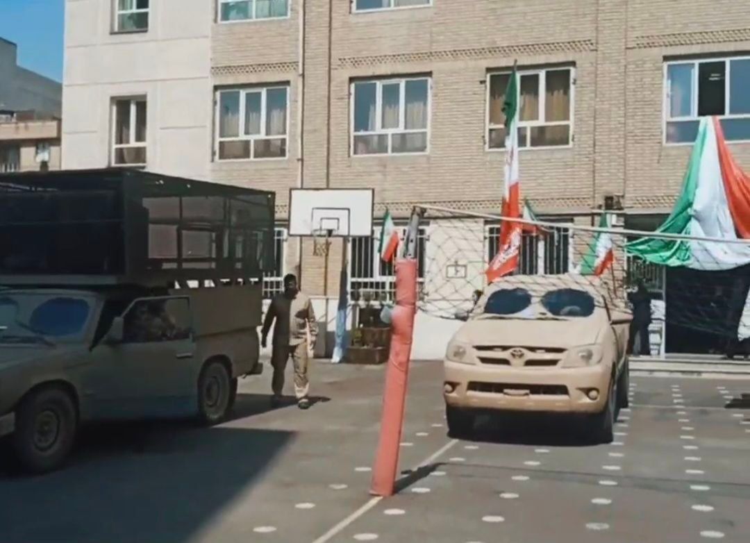حضور مسلحانه، آموزش کار با اسلحه و گسترش فضای نظامی در مدارس