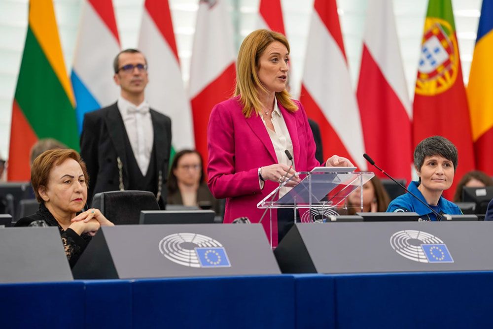 Iranian Nobel Peace Prize laureate Shirin Ebadi (left), European Parliament President Roberta Metsola (center), and astronaut Samantha Cristoforetti during an event related to International Women's Day at the European Parliament in the French city of Strasbourg (March 15, 2023) 