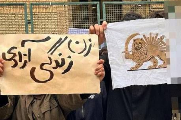 رغم القبضة الأمنية..استمرار احتجاجات طلاب الجامعات ضد النظام في إيران لليوم الخامس تواليًا