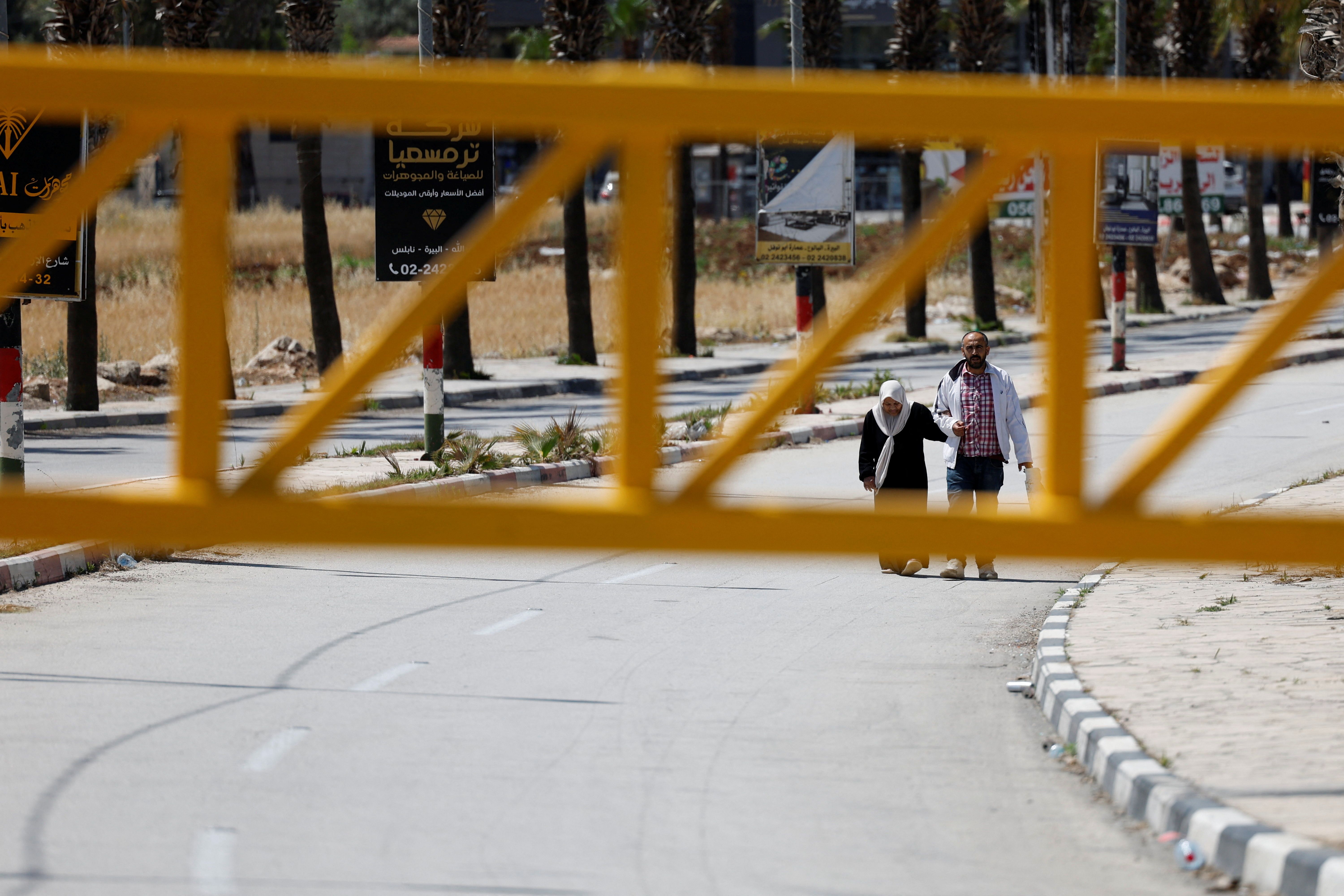 ارتش اسرائیل با نصب حصار فلزی دور شهر سینجیل در کرانه باختری، ۸ هزار نفر را محاصره کرد 