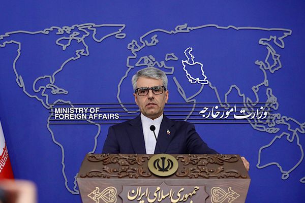 سخنگوی وزارت خارجه: تسلیم نه، ملت تصمیم گرفته برای عزت خودش هزینه بدهد