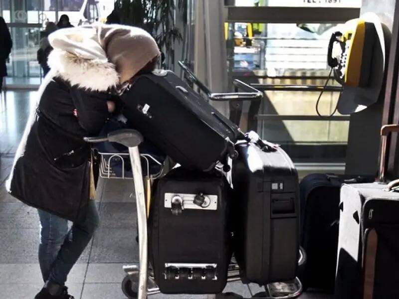 استطلاع: 77% من الشباب الإيرانيين يفضلون الهجرة و82% لا يرون مستقبلاً لأنفسهم في إيران