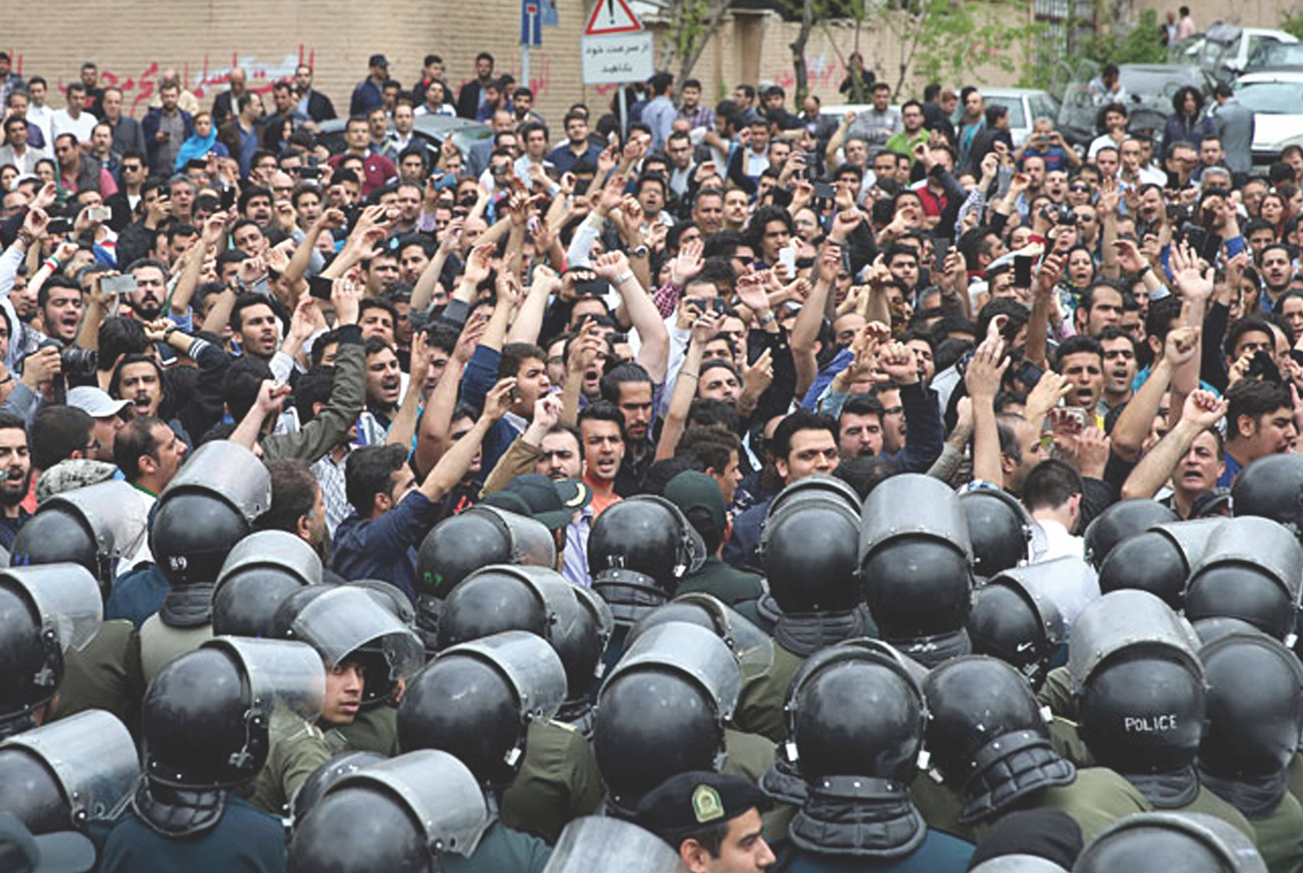 مسؤول إيراني: الاحتجاجات الشعبية قادمة وحتمية.. لكن توقيتها غير معلوم