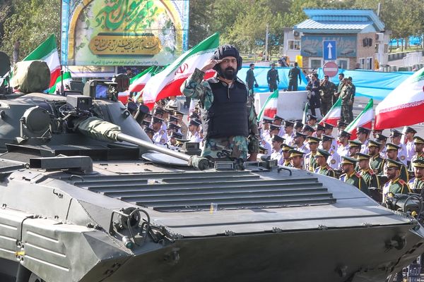 الحرس الثوري الإيراني: إلغاء عرض القوات المسلحة في كردستان وهمدان بسبب "التهديدات القائمة"