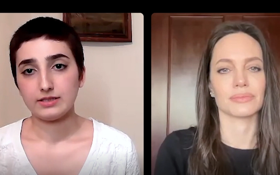 رویا پیرایی، دختر زن کشتهشده در اعتراضات: هیچکس تحت کنترل جمهوری اسلامی زندگی عادی ندارد