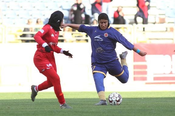 عذرخواهی باشگاه خاتون بم از پرسپولیس بابت خوشحالی بازیکنش با پرچم استقلال