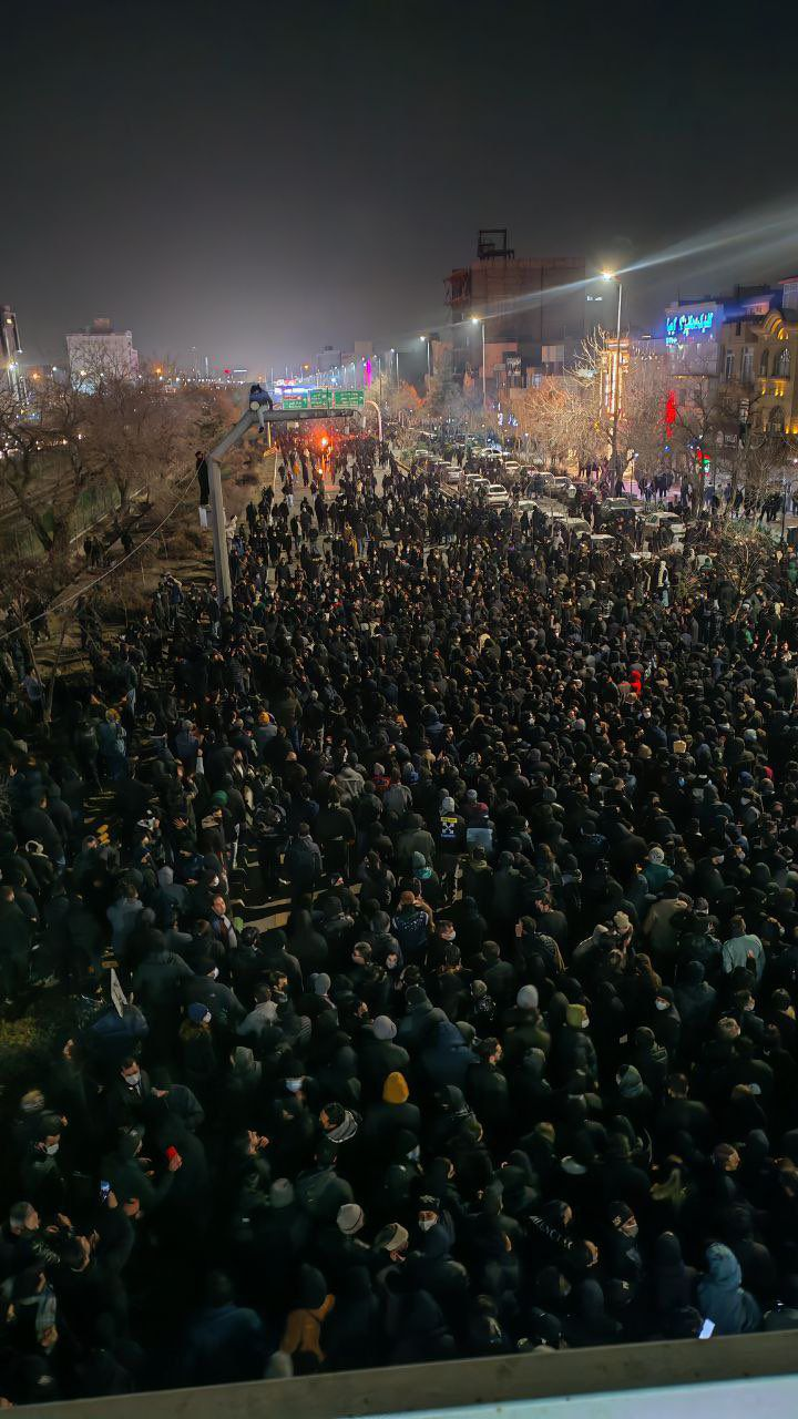 شاهزاده رضا پهلوی: آنان که پنج‌شنبه شب تردید داشتند، امشب همراه بشوند