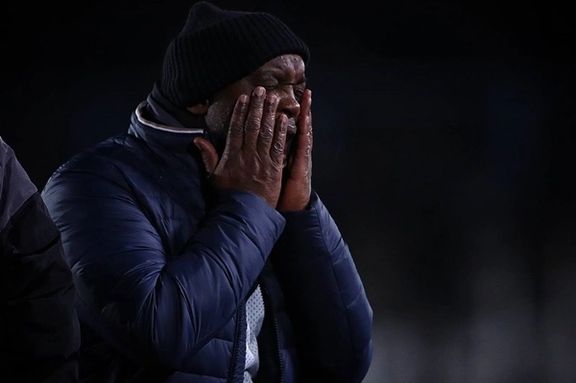 عدم پرداخت حقوق موسیمانه بهدلیل ناتوانی استقلال در انتقال پول به آفریقای جنوبی