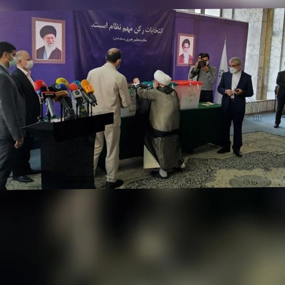 تصویری از احمدجنتی، دبیر شورای نگهبان، هنگام دادن رای در انتخابات