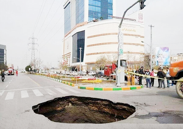 مقام وزارت راه: فرونشست زمین در مشهد به تدریج به حرم امام رضا هم می‌رسد