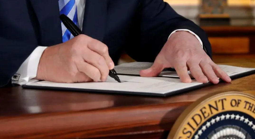 أوامر تنفيذية من ترامب ضد إيران "قيد الإعداد لتوقيعها في اليوم الأول"