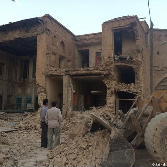 تخریب بافت تاریخی شیراز و عودلاجان تهران به قصد قبرفروشی در اطراف امامزاده‌ها