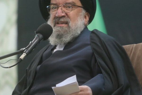 إمام جمعة طهران: إيران "القوية" ألحقت هزيمة قاسية بإسرائيل