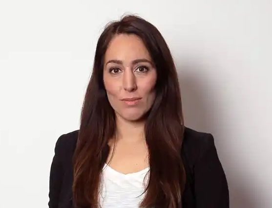 روزنامه‌نگار سوئدی، روزبه پارسی را سخنگوی غیررسمی ملاهای تهران در استکهلم نامید