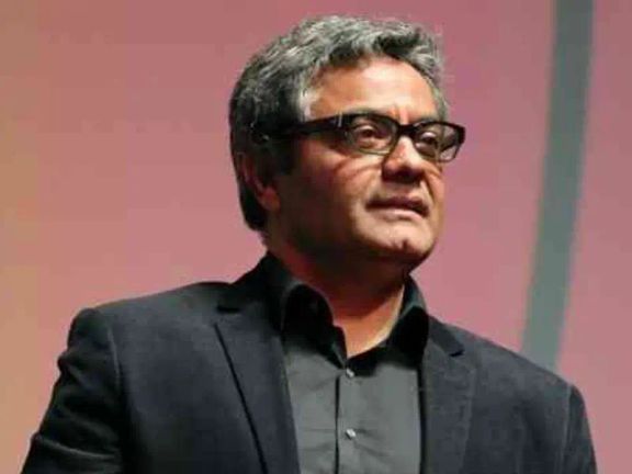 Iranian Filmmaker Flees Country After Prison Sentence