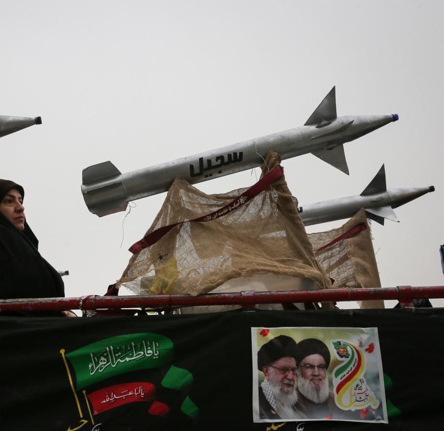 إمام جمعة طهران يهدد دول المنطقة وأميركا بهجمات صاروخية 