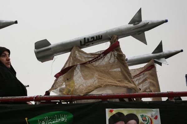 إمام جمعة طهران يهدد دول المنطقة وأميركا بهجمات صاروخية